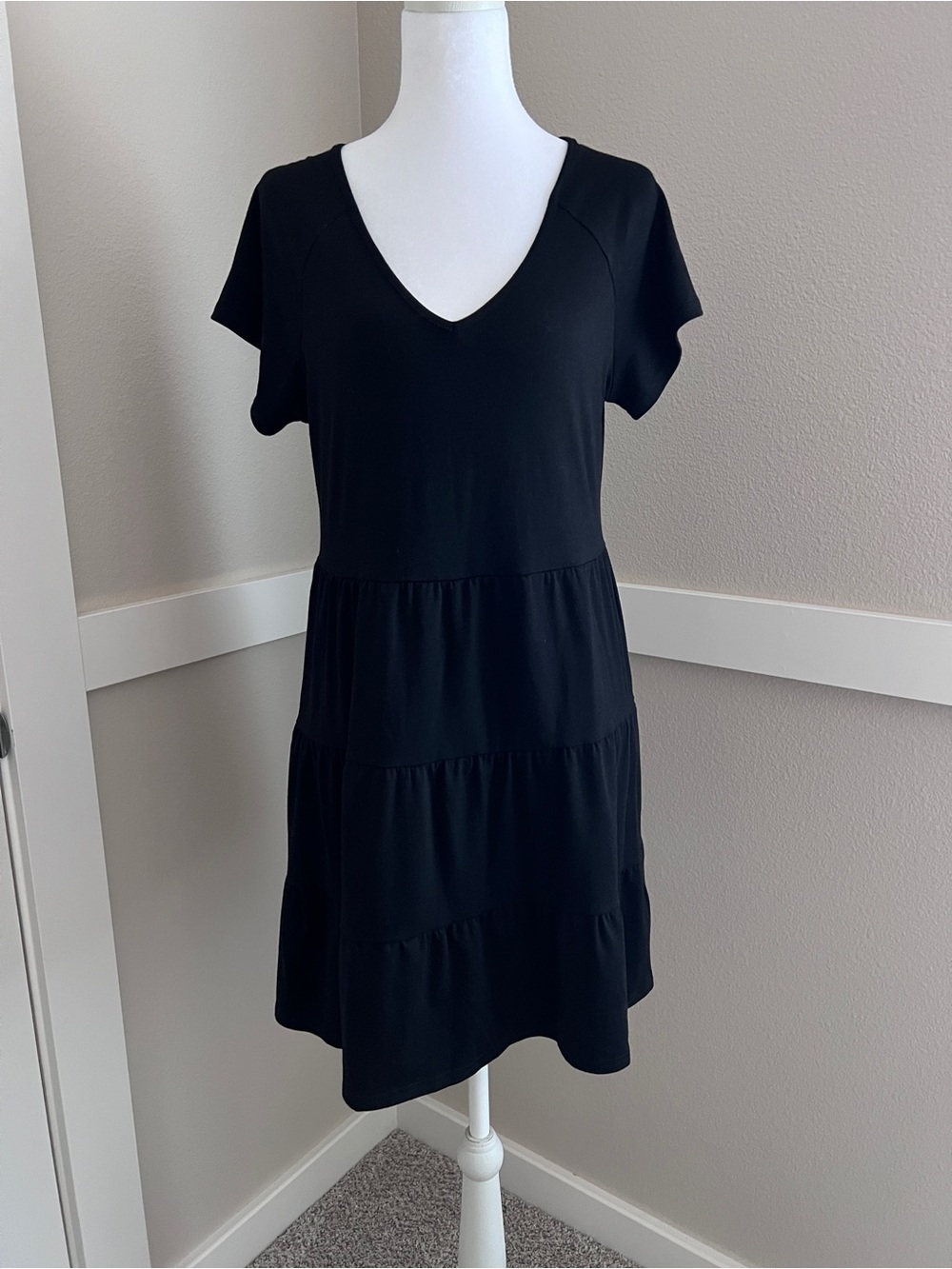 Black Short Sleeve V-Neck Tiered Dress - Size Medium